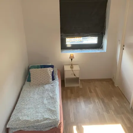 Peer Gynts Vei 77 בית אירוח *